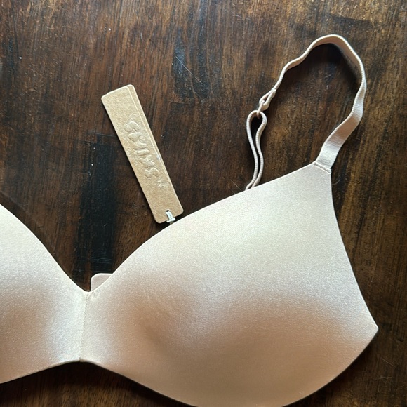 SKIMS Wireless form push up bra NWT - Picture 3 of 8